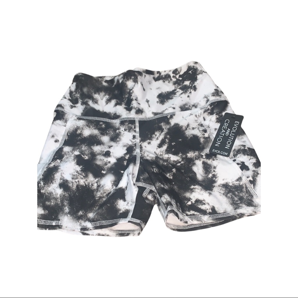 Women’s biker shorts with pockets